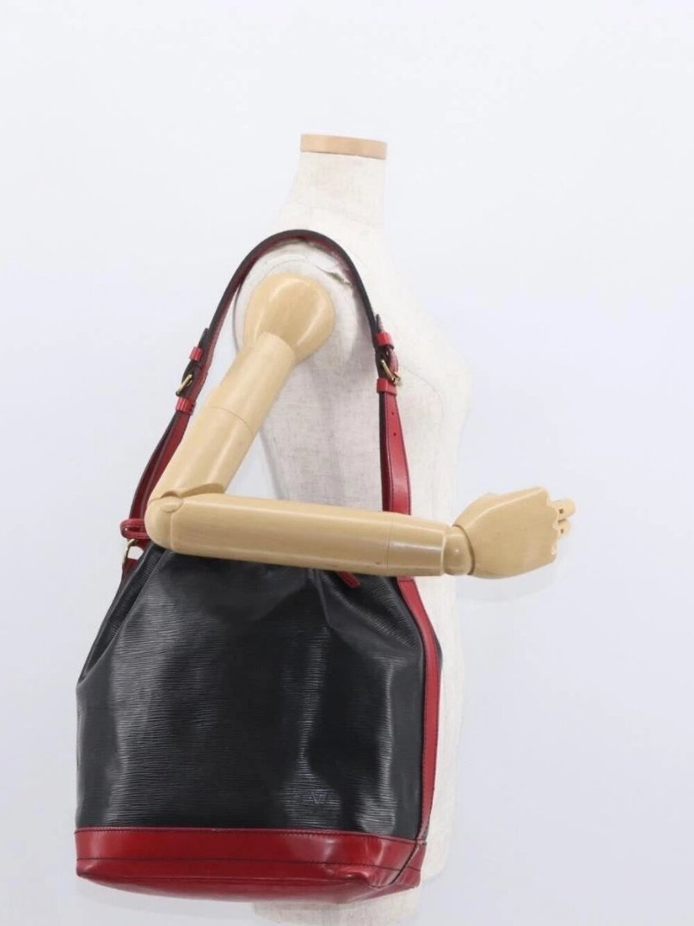 LOUIS VUITTON Epi Noe Shoulder Bag Bicolor Black Red M44017 LV Auth 159254